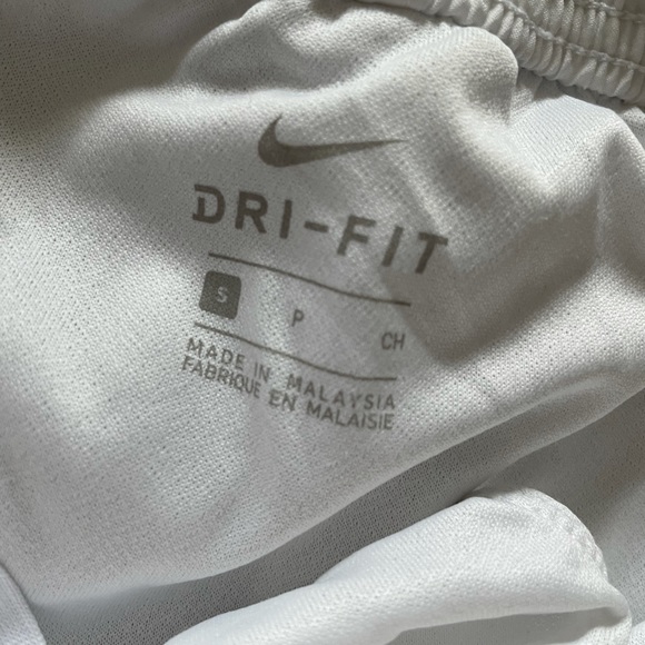 Nike Women's High-Cut Tempo Shorts S - Picture 6 of 7